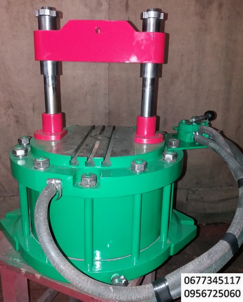 Пресс настольный  пневматический  двухстоечный  номинальное усилие 6,5 тонн , предназначен для операций холодной штамповки: вырубки, пробивки, гибки, неглубокой вытяжки , опрессовки зажимов , скоб и наконечников на проводах , таблетпресс , таблетирование , габаритный размер — 250х380х250 вес 65кг